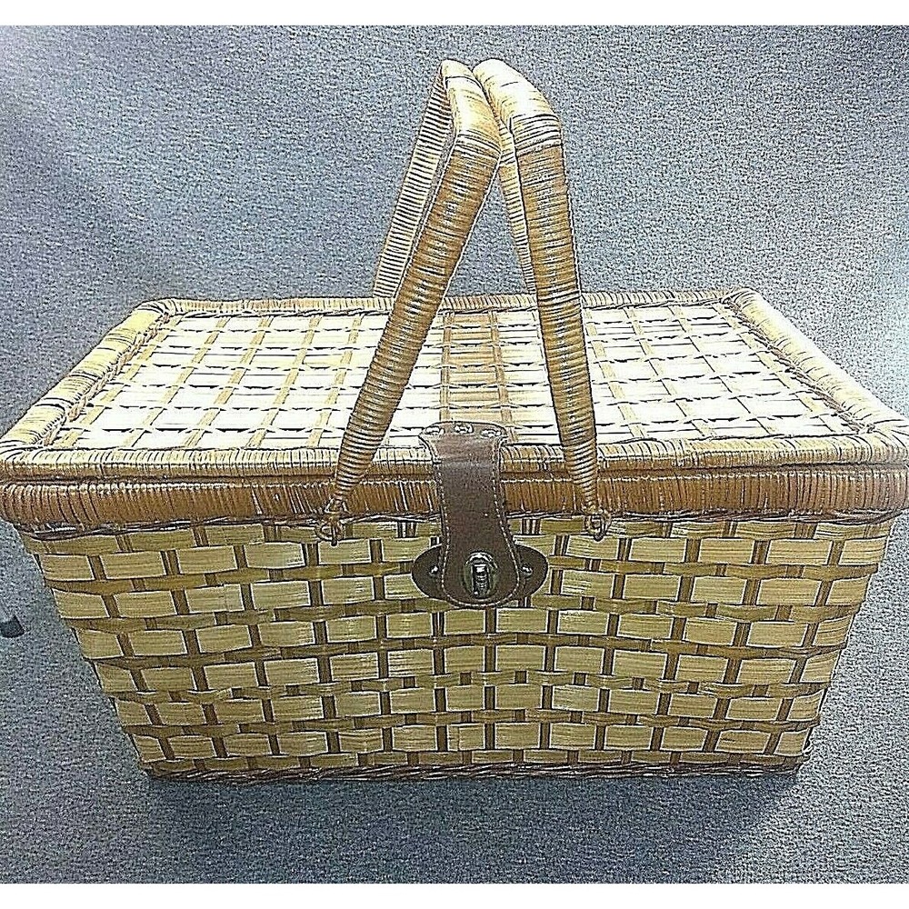 4 Person Family Wicker Picnic Basket - Picture 2 of 8
